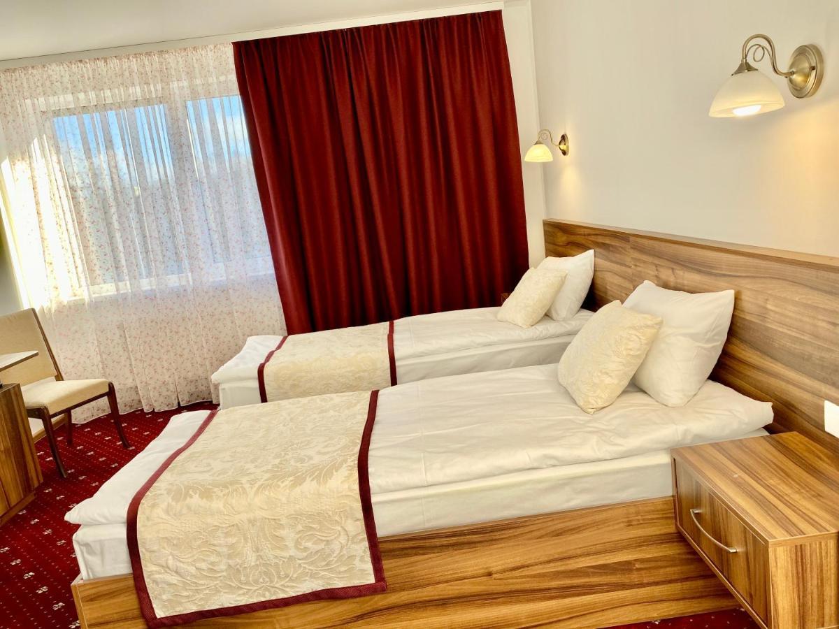 Hotel Rioro Mýrhorod Exterior foto